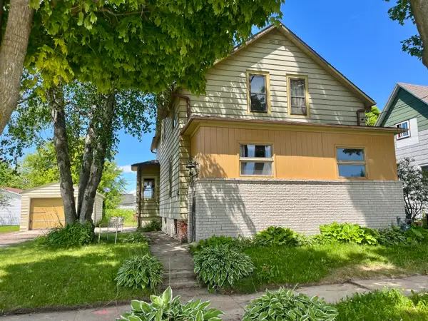 906 20th St, Two Rivers, WI 54241