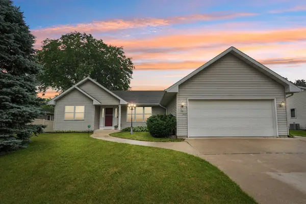 2837 Willard Ln, Waukesha, WI 53188