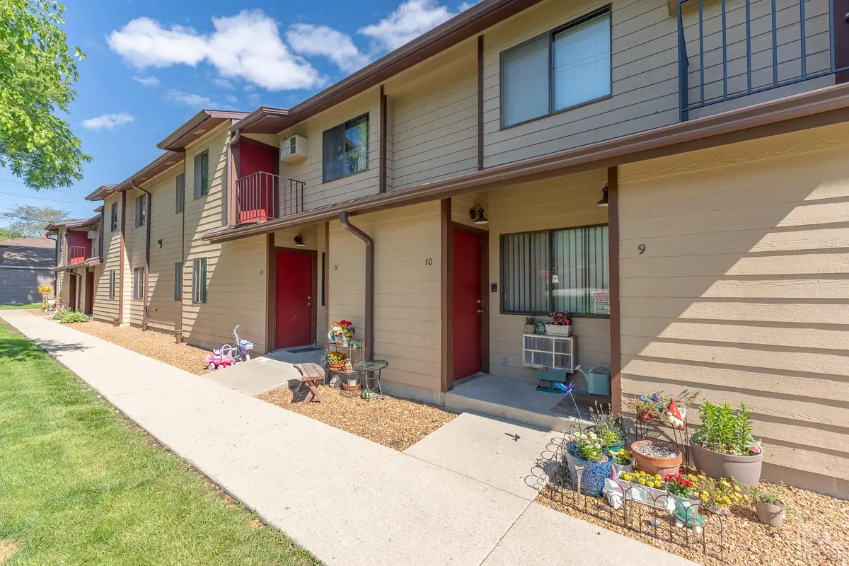 4042 S Pine Ave, Milwaukee, WI 53207 - #1