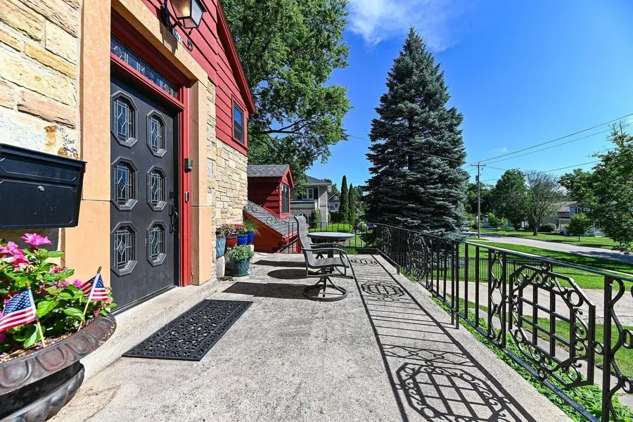 341 S Kane St, Burlington, WI 53105 - #3