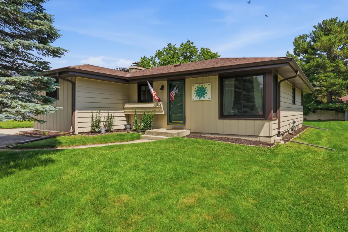 236 4 Mile Rd, Caledonia, WI 53402 - #1