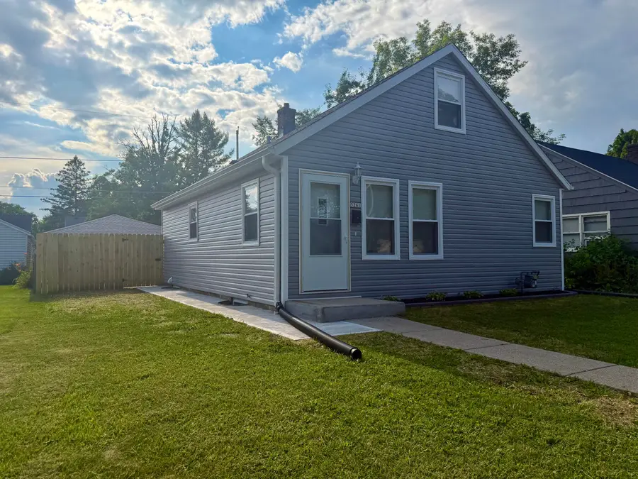 5261 N 46th St, Milwaukee, WI 53218 - #2