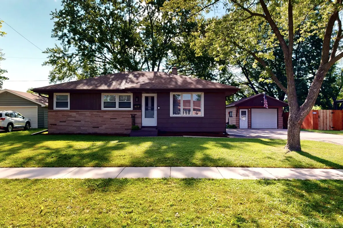 927 Peterson St, Fort Atkinson, WI 53538 - #1