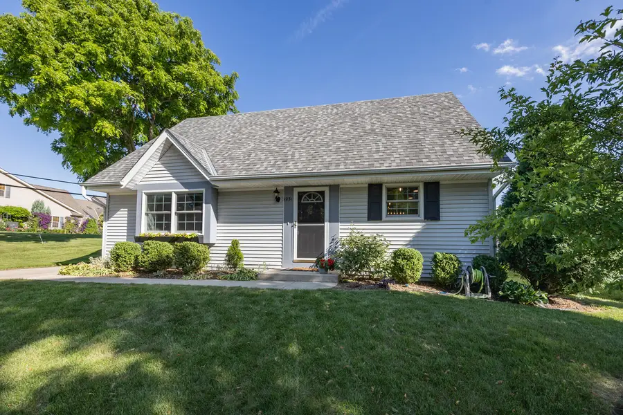1231 Niagara St, Waukesha, WI 53186 - #2