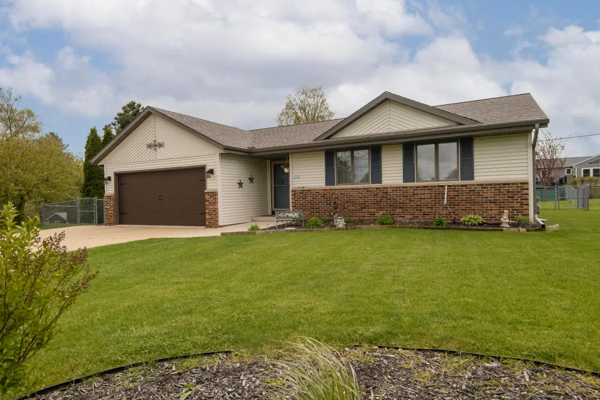 2775 Thomas Dr, East Troy, WI 53120 - #1