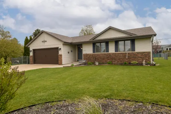 2775 Thomas Dr, East Troy, WI 53120
