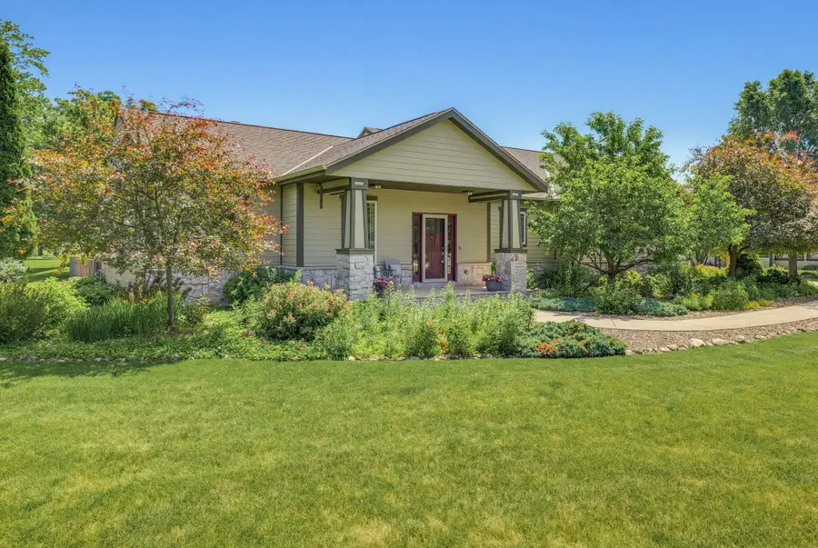 W266N6696 Beacon Hills Dr, Lisbon, WI 53089 - #2