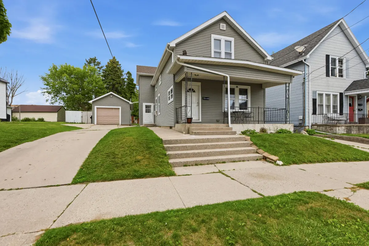 1210 Hamilton St, Manitowoc, WI 54220 - #1