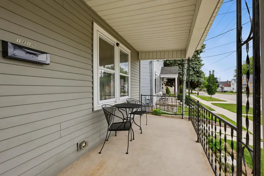 1210 Hamilton St, Manitowoc, WI 54220 - #2