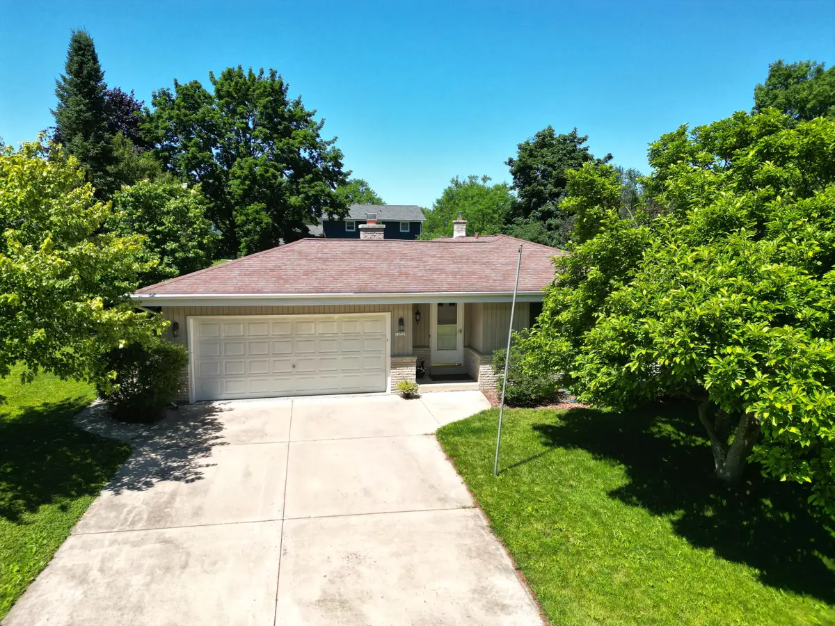 10520 W Monastery Dr, Franklin, WI 53132 - #1