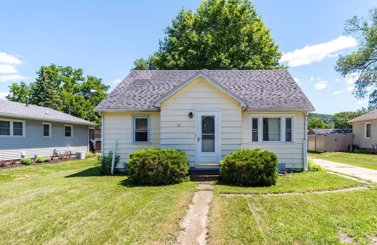 3321 26th St S, La Crosse, WI 54601 - #1