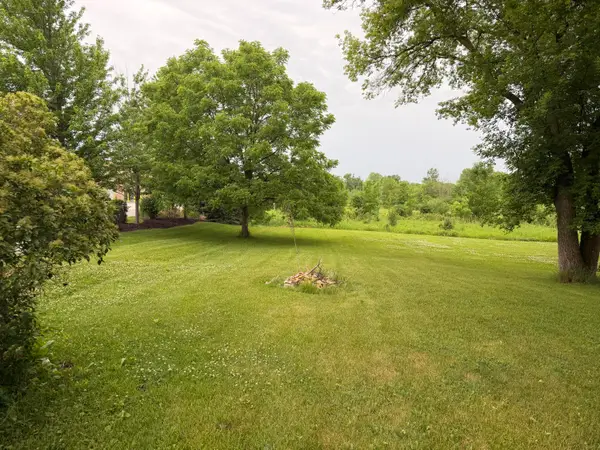 W140N5683 Lilly Rd, Menomonee Falls, WI 53051