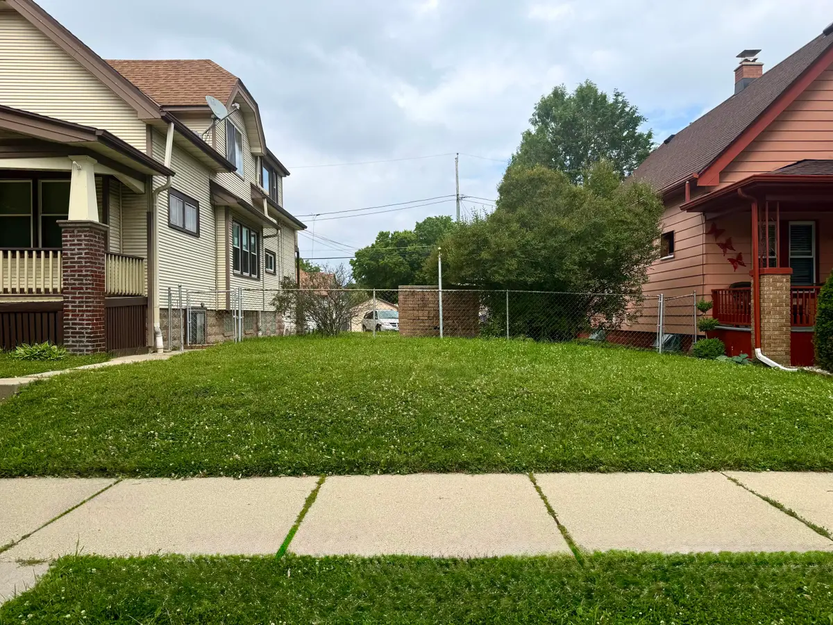 16 S 58th St, West Allis, WI 53214 - #1