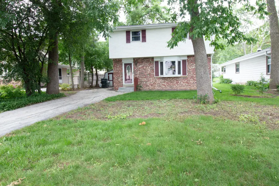 11634 W Dearbourn Ave, Wauwatosa, WI 53226 - #3
