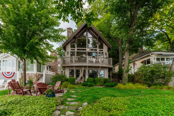 4 Dartmouth Rd, Williams Bay, WI 53191