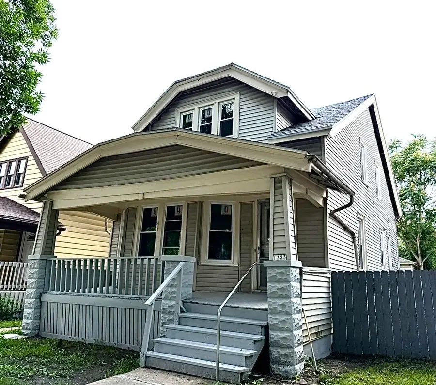 1323 S 37th St, Milwaukee, WI 53215 - #2