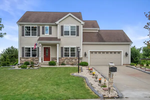 W141N10538 Wooded Hills Dr, Germantown, WI 53022