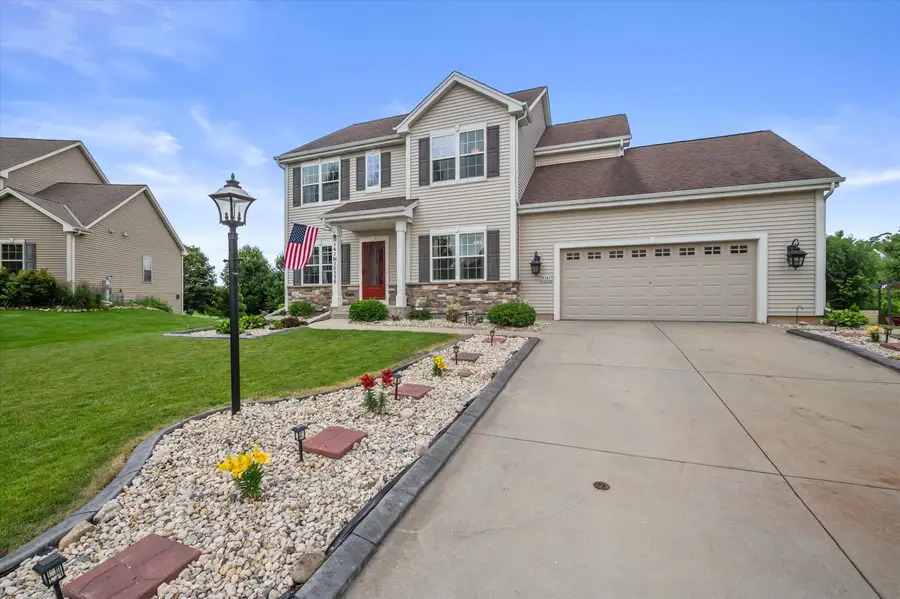 W141N10538 Wooded Hills Dr, Germantown, WI 53022 - #2