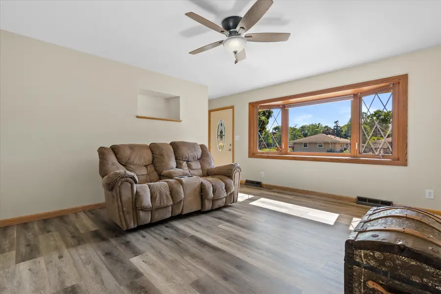 W148N8416 Albert Pl, Menomonee Falls, WI 53051 - #3
