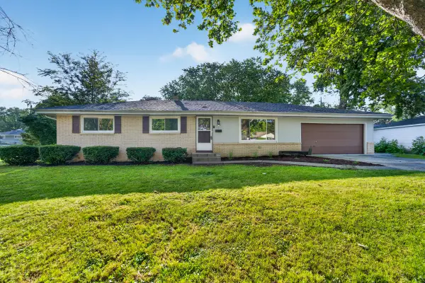 W172N9256 Shady Ln, Menomonee Falls, WI 53051