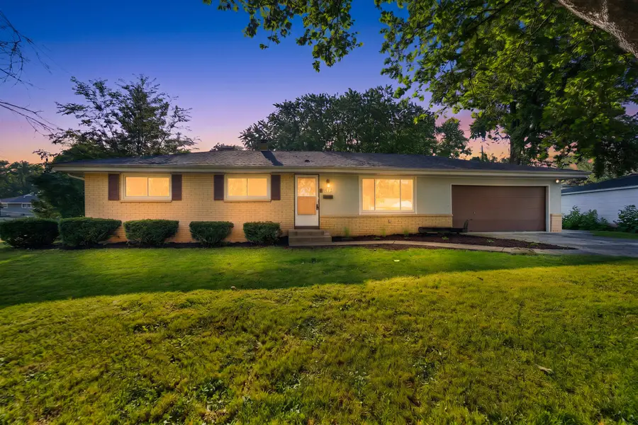 W172N9256 Shady Ln, Menomonee Falls, WI 53051 - #2