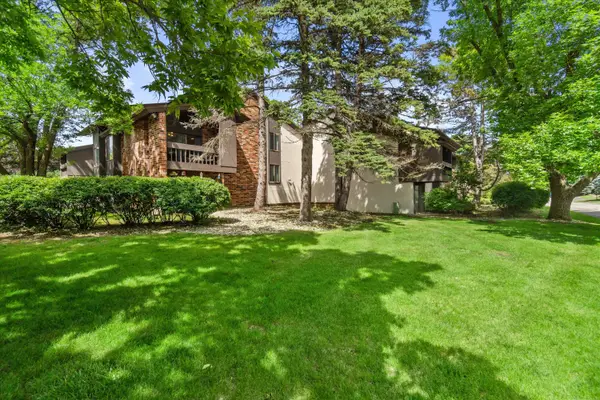 2430 W Good Hope Rd Nw, Glendale, WI 53209