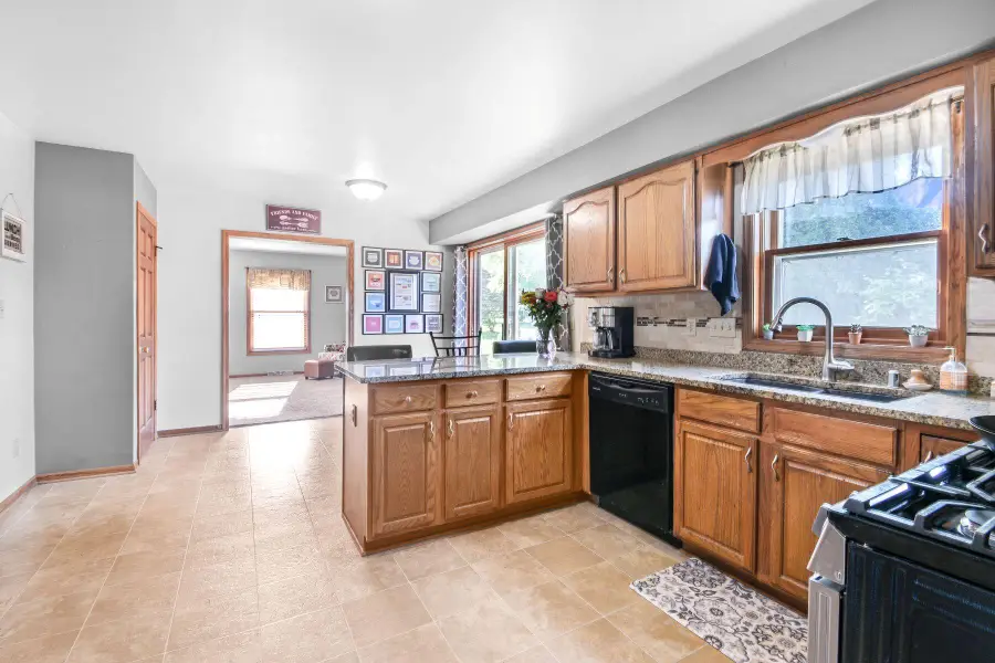 N172W20516 Hazelwood Ln, Jackson, WI 53037 - #3