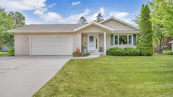 122 Foxglove Ln, Sheboygan Falls, WI 53085