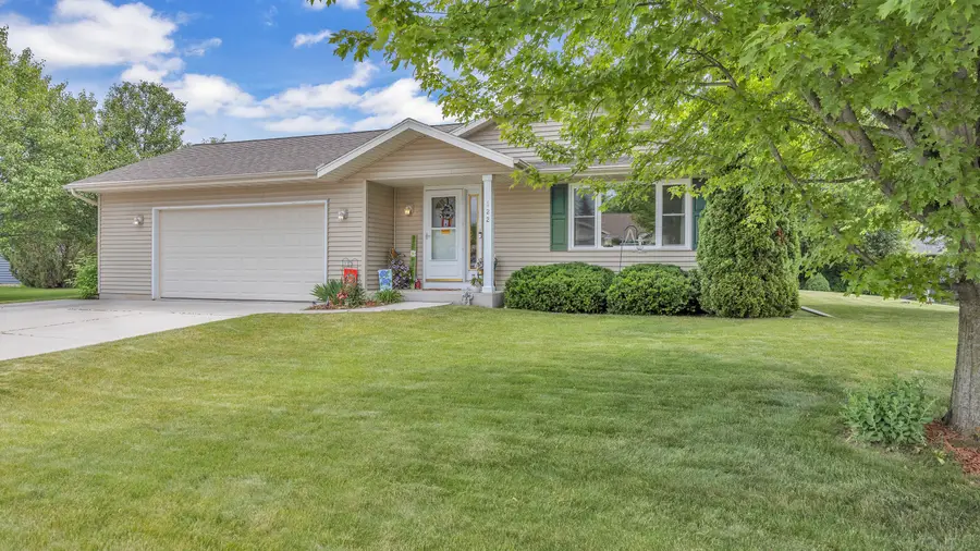 122 Foxglove Ln, Sheboygan Falls, WI 53085 - #2