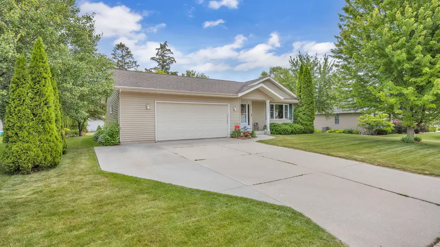 122 Foxglove Ln, Sheboygan Falls, WI 53085 - #3