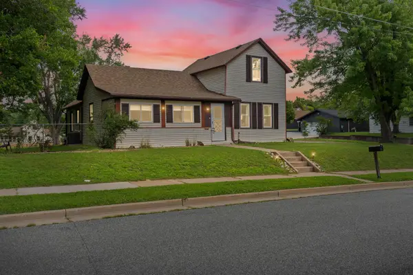611 Monroe St, Onalaska, WI 54650