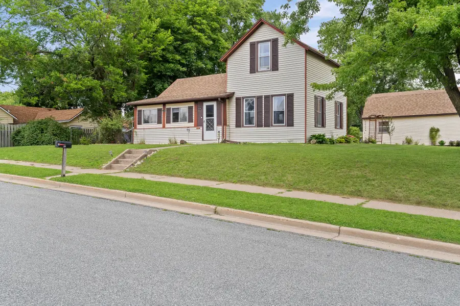 611 Monroe St, Onalaska, WI 54650 - #2