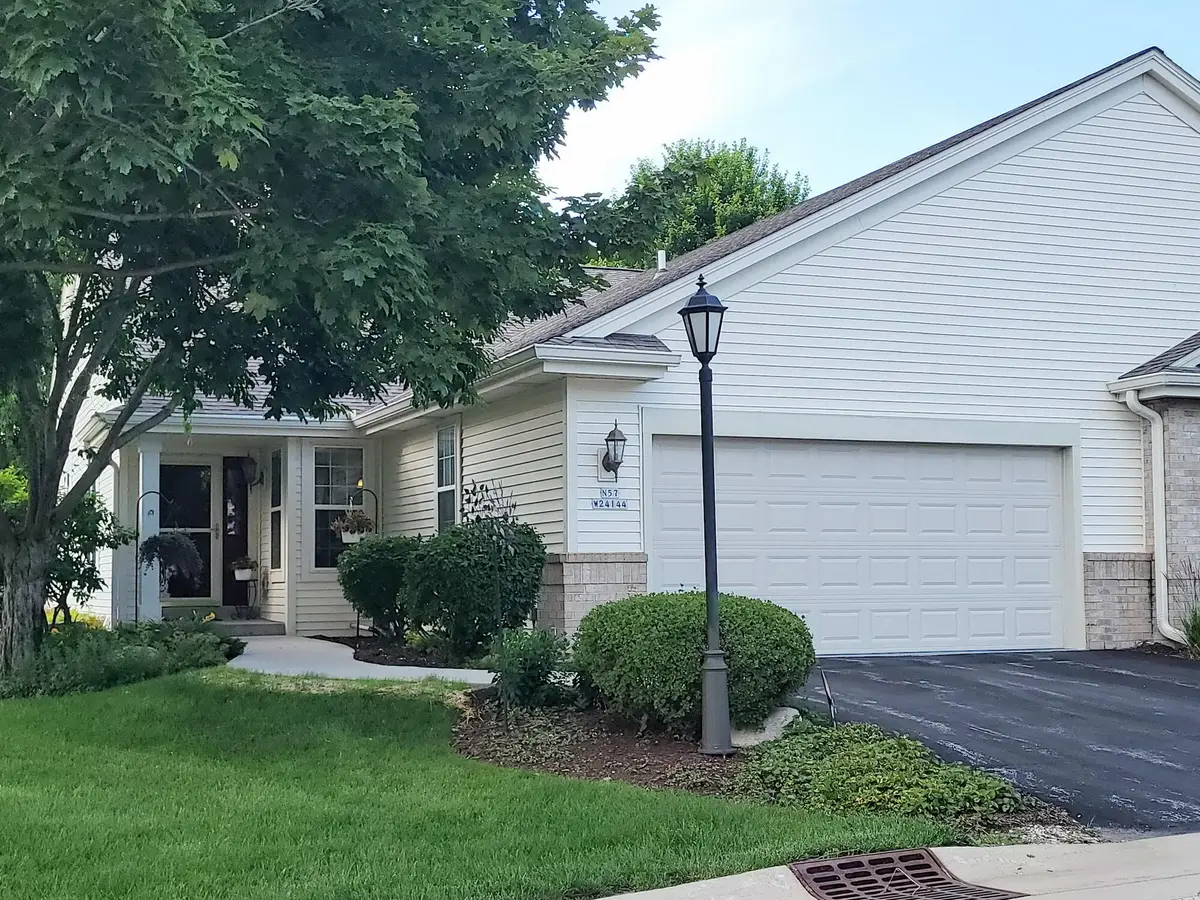 N57W24144 N Sycamore Cir, Sussex, WI 53089 - #1
