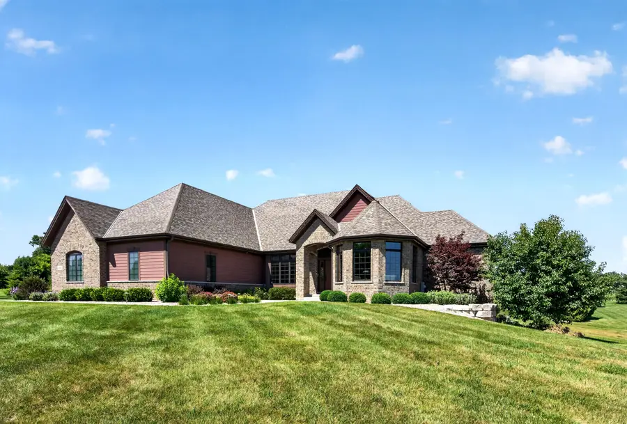 9860 Stonegate Rd, Cedarburg, WI 53012 - #2