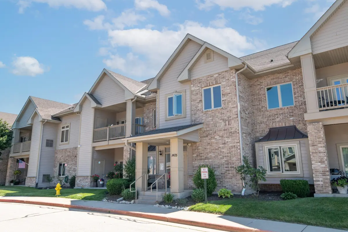1405 Gabriel Dr, Waukesha, WI 53188 - #1