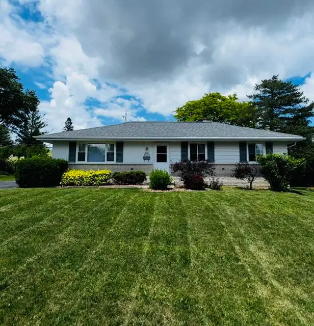 N92W17274 Forest Dr, Menomonee Falls, WI 53051 - #2