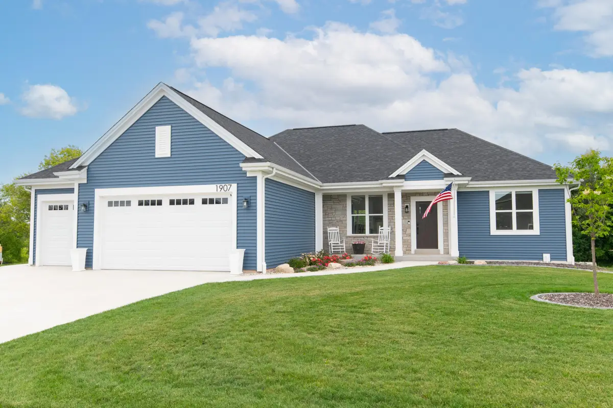 1907 N Teton Trl, Grafton, WI 53024 - #1