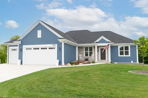 1907 N Teton Trl, Grafton, WI 53024