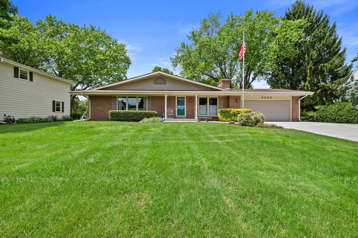 5442 Gallant Fox Ln, Caledonia, WI 53402 - #1