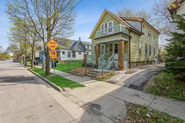 2832 N 12th St, Milwaukee, WI 53206