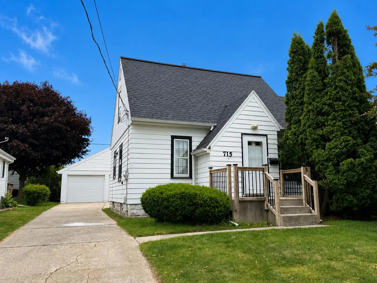 715 S 27th St, Manitowoc, WI 54220 - #1