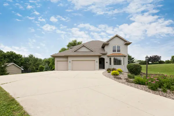 1615 N Fairview Ln, Koshkonong, WI 53538