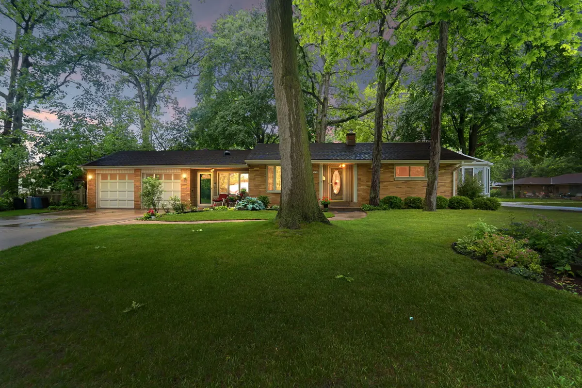 2450 W Wingate Ave, Glendale, WI 53209 - #1