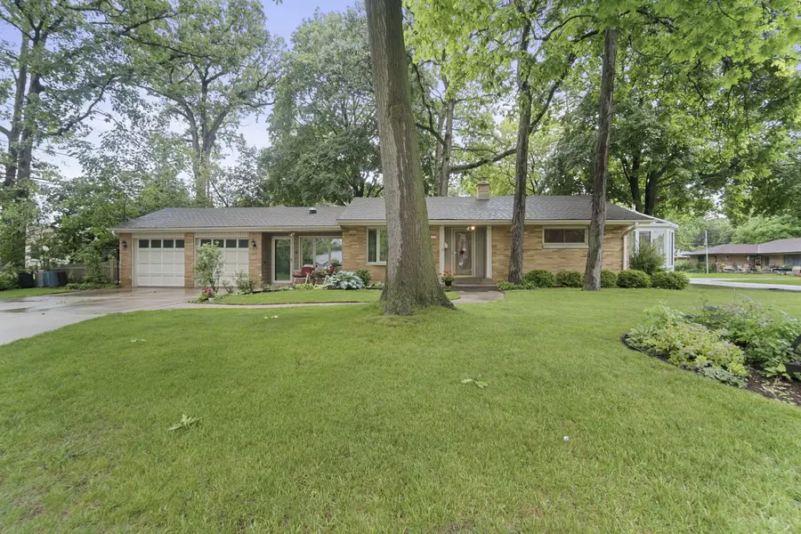 2450 W Wingate Ave, Glendale, WI 53209 - #2