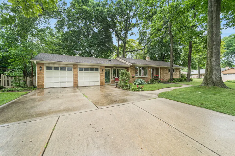 2450 W Wingate Ave, Glendale, WI 53209 - #3