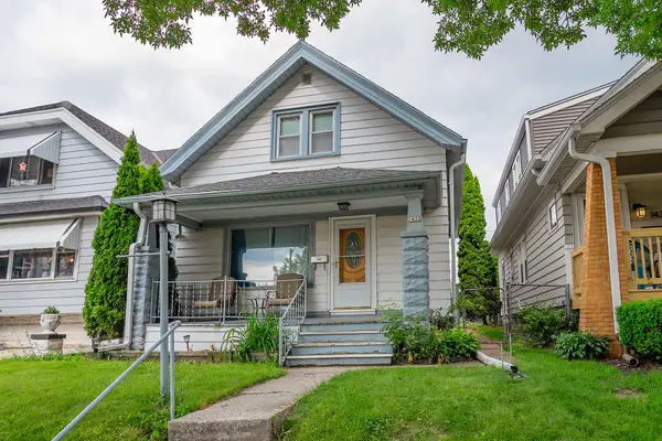 1432 S 78th St, West Allis, WI 53214