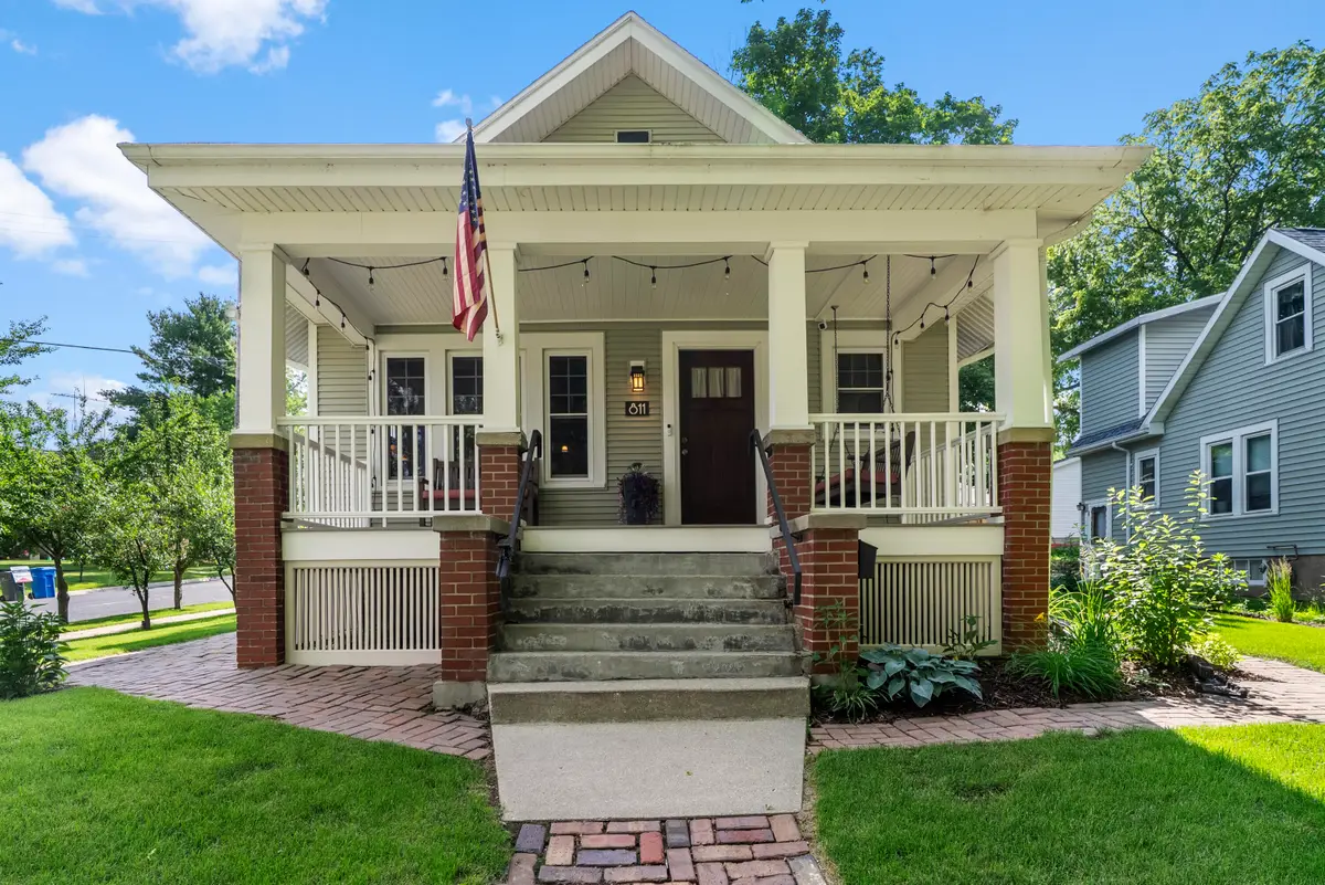 811 Harvey Ave, Watertown, WI 53094 - #1