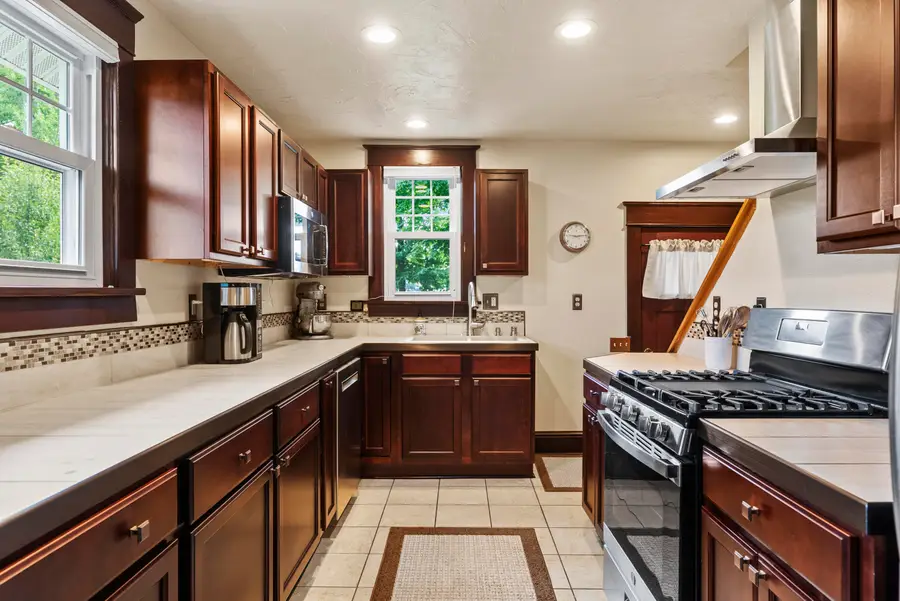 811 Harvey Ave, Watertown, WI 53094 - #3