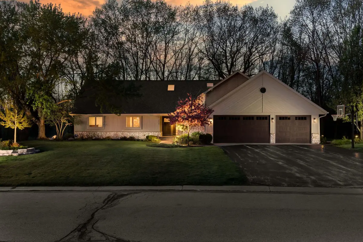 14920 Clare-bridge Ln, Brookfield, WI 53005 - #1