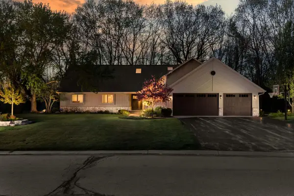 14920 Clare-bridge Ln, Brookfield, WI 53005